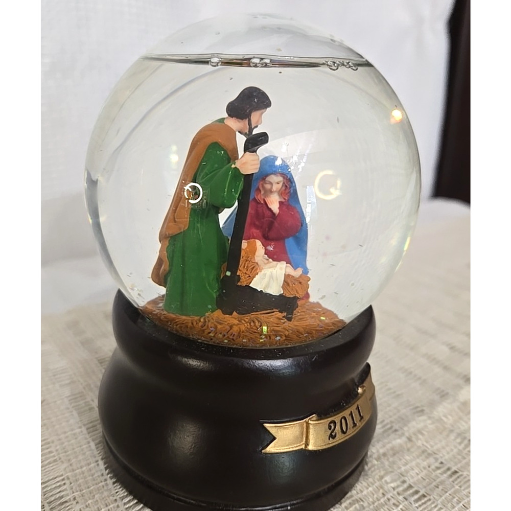 Threshold 2011 Nativity Scene Snow Globe Musical "Joy to the World" - Picture 3 of 9
